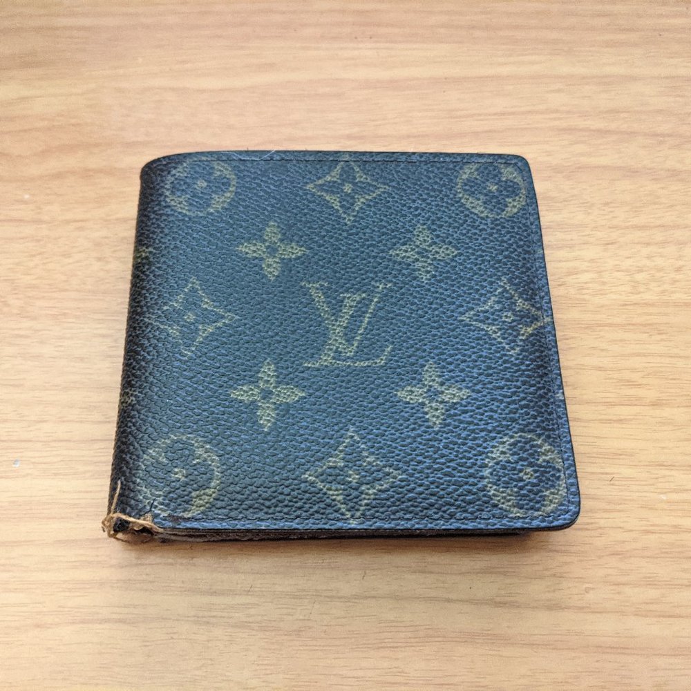 Louis Vuitton Monogram Wallet #710***